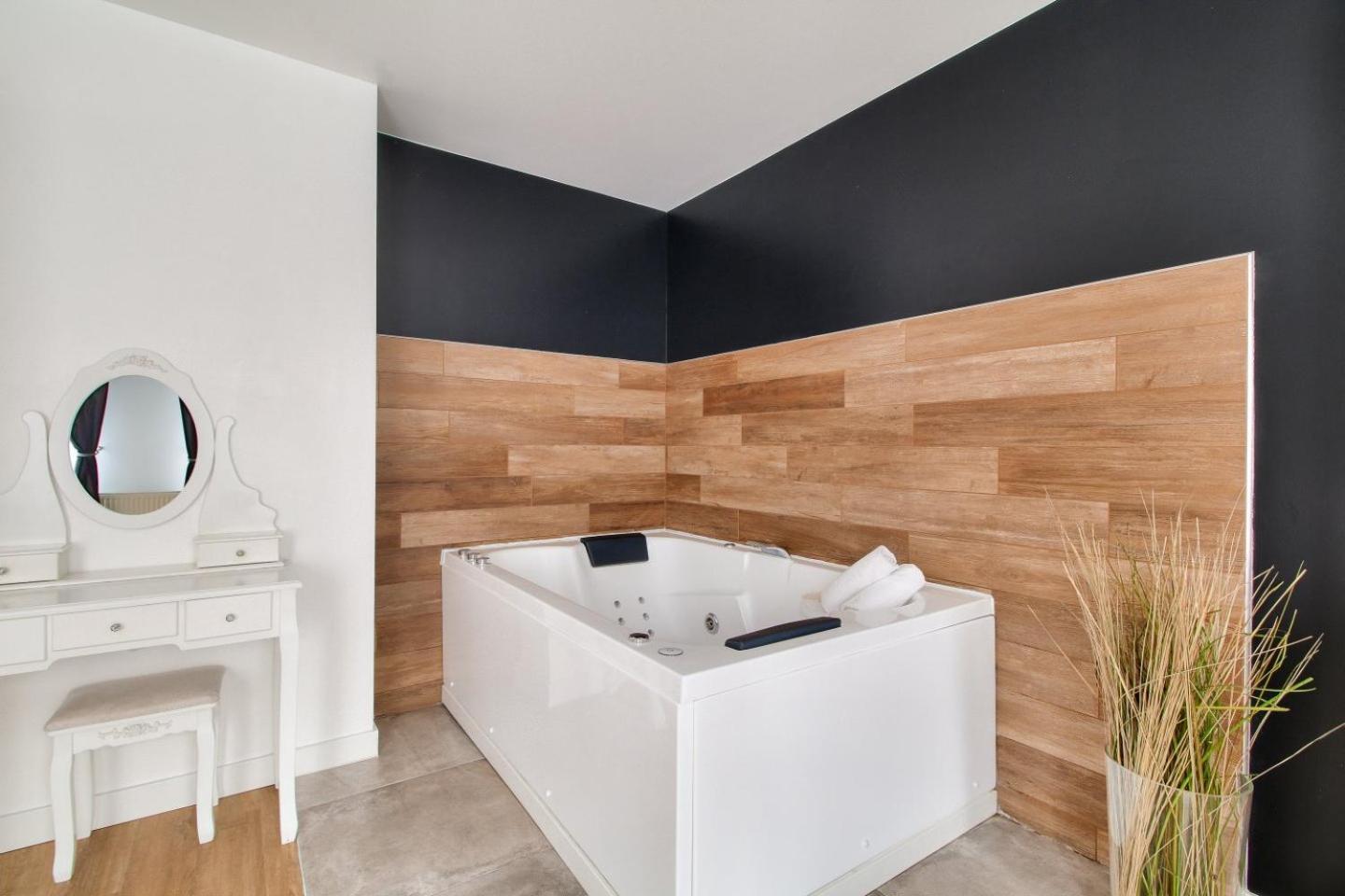 123Home - Suite & Spa Xl モンテヴラン エクステリア 写真